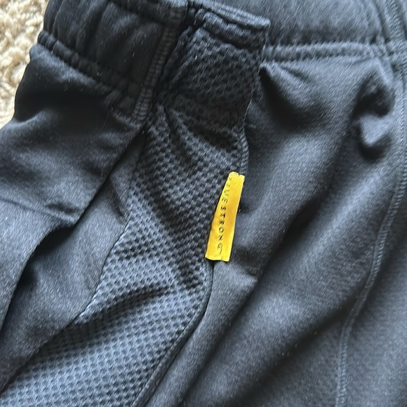 Nike Livestrong shorts - Picture 4 of 4